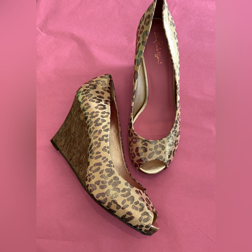 Lilly Pulitzer leopard gold wedge shoe- sz 7. Great condition, like new!